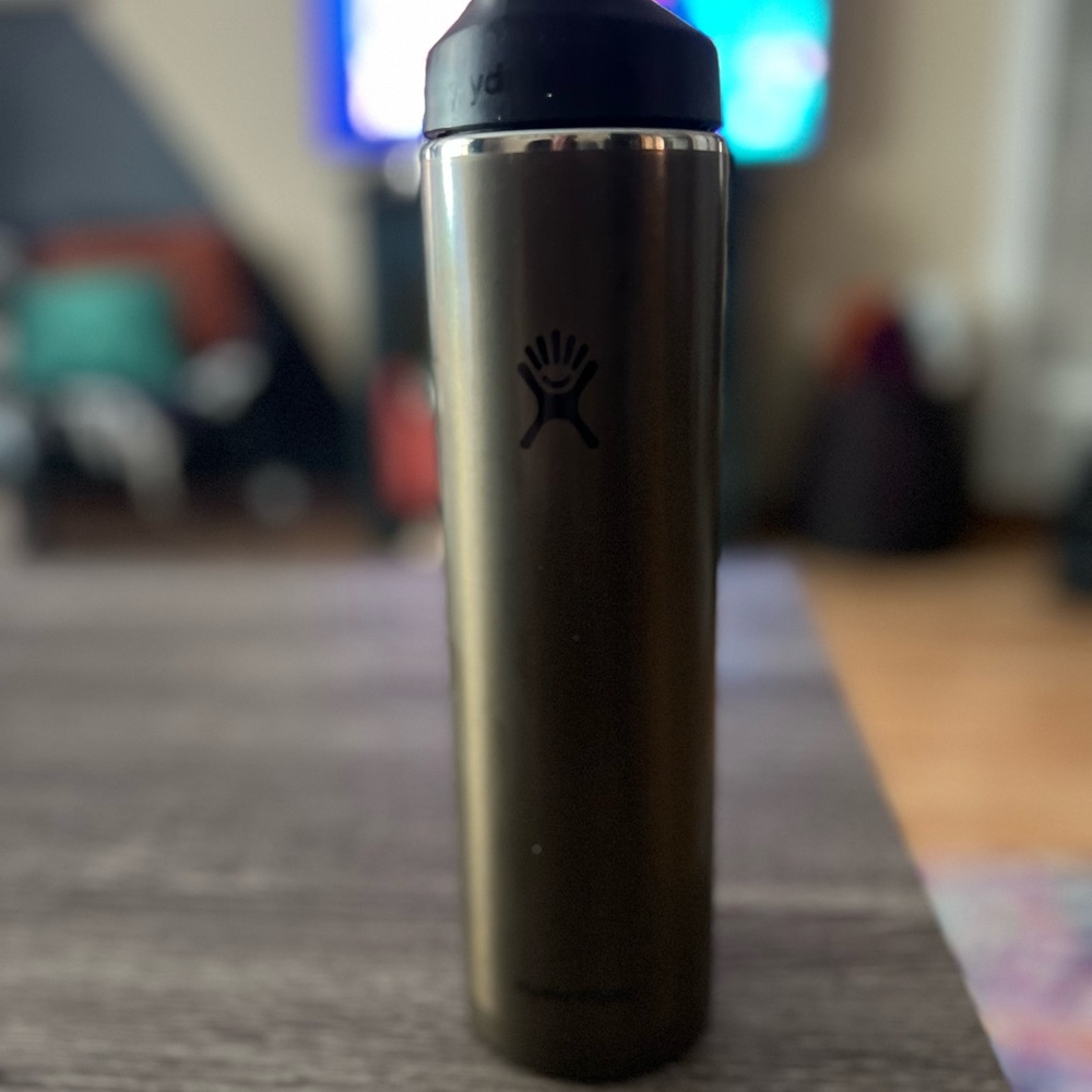 Hydro Flask gold 20oz